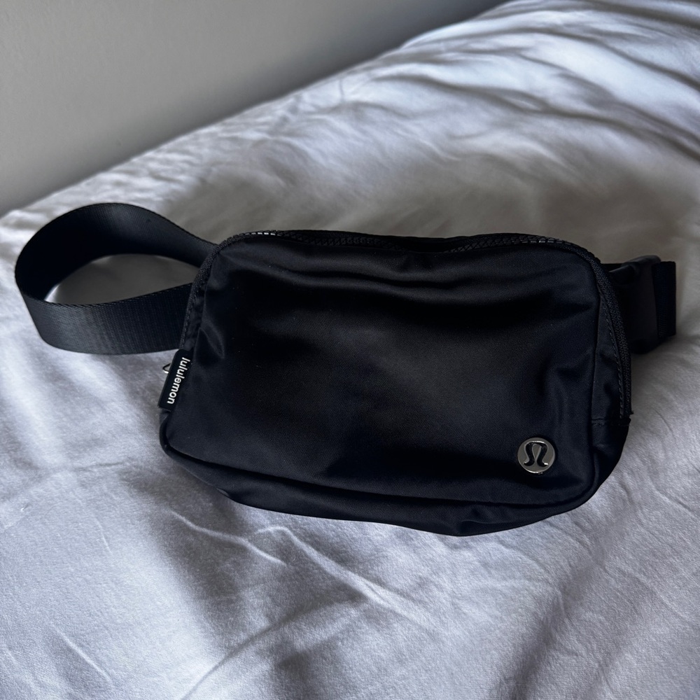 Lululemon Everywhere Belt Bag - Black